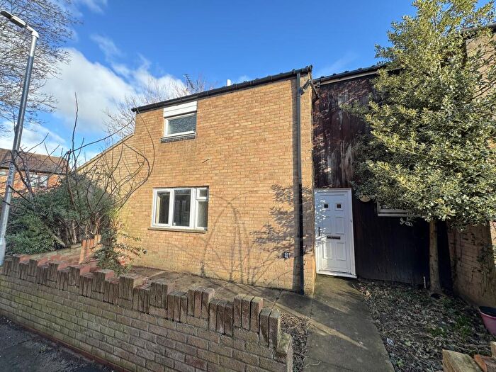 3 Bedroom End Of Terrace House For Sale In Hazelwood Close, Cambridge, CB4