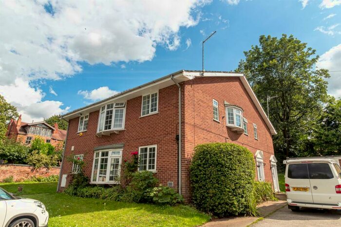 2 Bedroom Maisonette To Rent In Minster Court, Mansfield Road, Nottingham, NG5