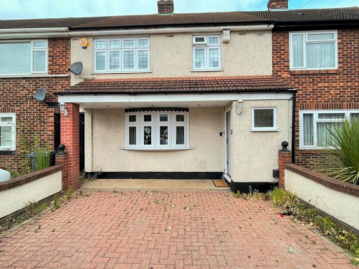 3 Bedroom Terraced House To Rent In Rosewood Avenue, Hornchurch, RM12