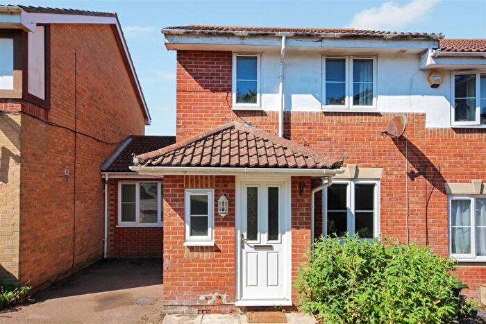 3 Bedroom Semi-Detached House To Rent In Sheppard Way, Portslade, Brighton, BN41