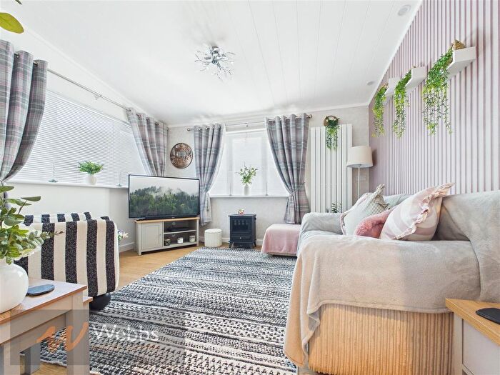 3 Bedroom Mobile/park Home For Sale In Lower Lodge Rugeley Road, Armitage, Rugeley, WS15