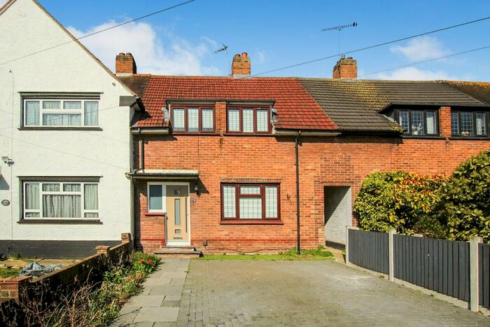 3 Bedroom Semi-Detached House To Rent In Havering Road, Romford, RM1