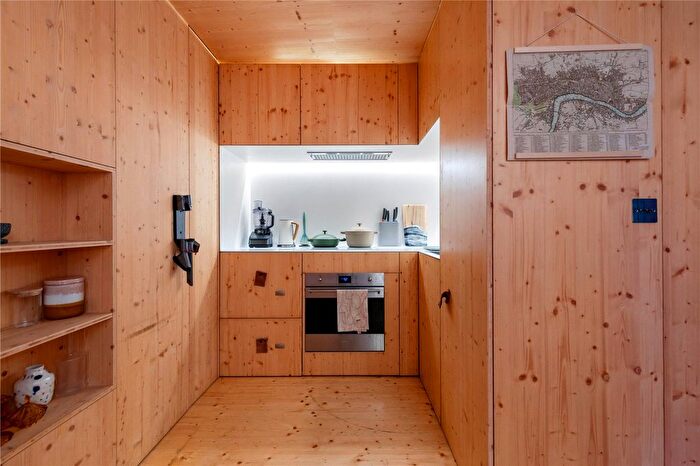 1 Bedroom Flat To Rent In Barretts Grove, London, N16