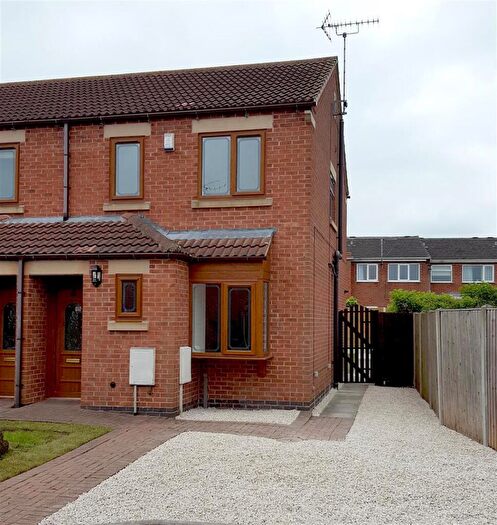 3 Bedroom Semi-Detached House To Rent In Red Oaks Court, Warsop, NG20