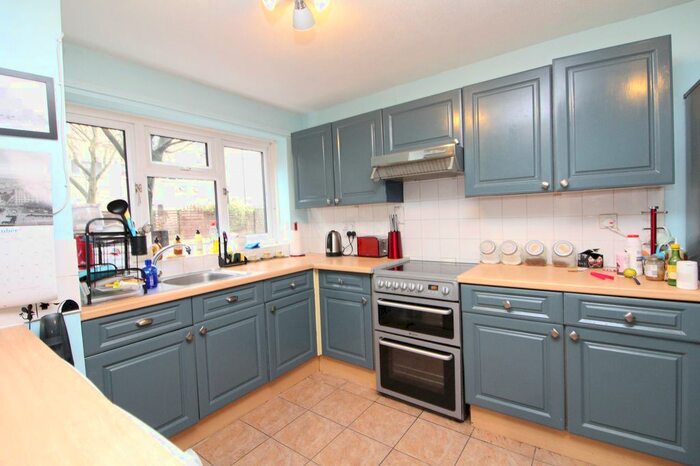 3 Bedroom Maisonette To Rent In Wadhurst Close, Penge, SE20