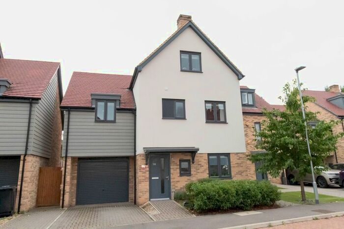 5 Bedroom Detached House To Rent In Poston Place, Stevenage, SG2