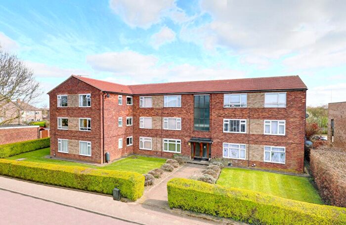 2 Bedroom Flat For Sale In Cozens Road, Ware, SG12
