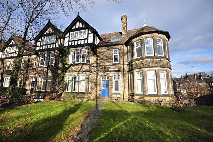 4 Bedroom Flat To Rent In A Hollybank, LS6