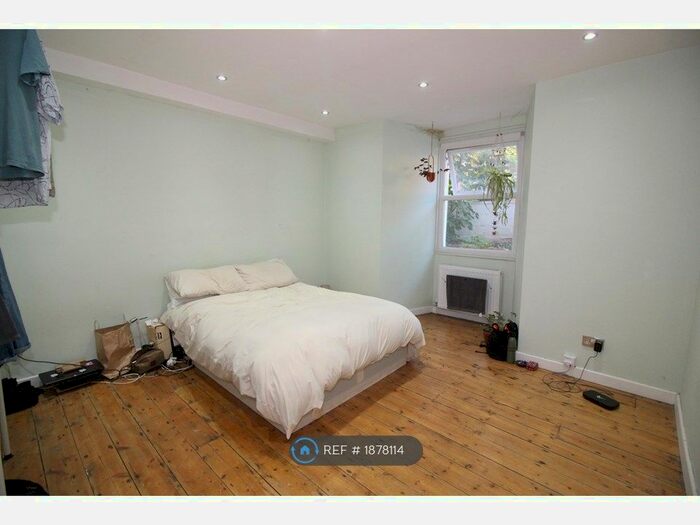 2 Bedroom Flat To Rent In Elmington Road, London, SE5