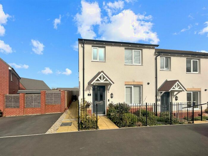 3 Bedroom Property For Sale In Hollyhock Crescent, Newton Abbot, TQ12