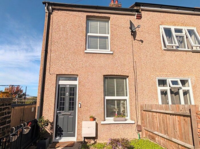 2 Bedroom End Of Terrace House For Sale In Gladstone Road, Dartford, DA1