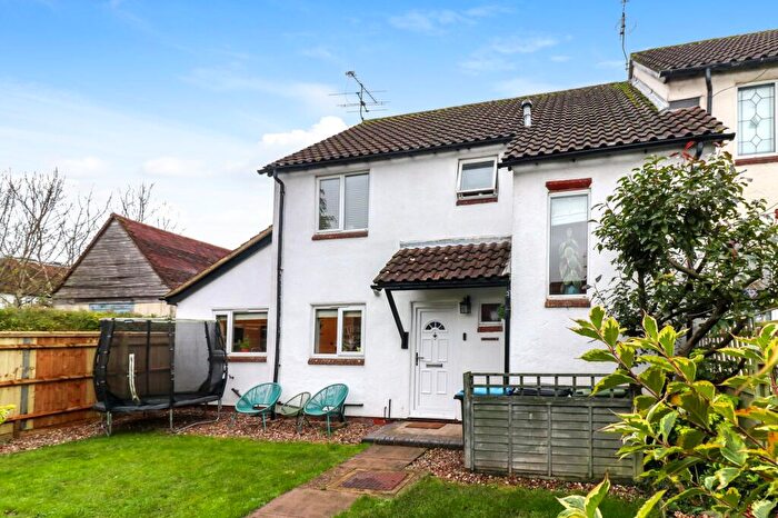 3 Bedroom End Of Terrace House For Sale In Green Lane, Bovingdon, HP3