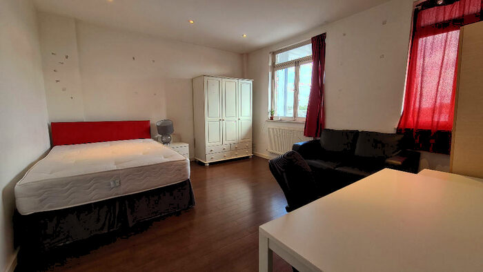 2 Bedroom Apartment To Rent In Treadway Street, London, E2