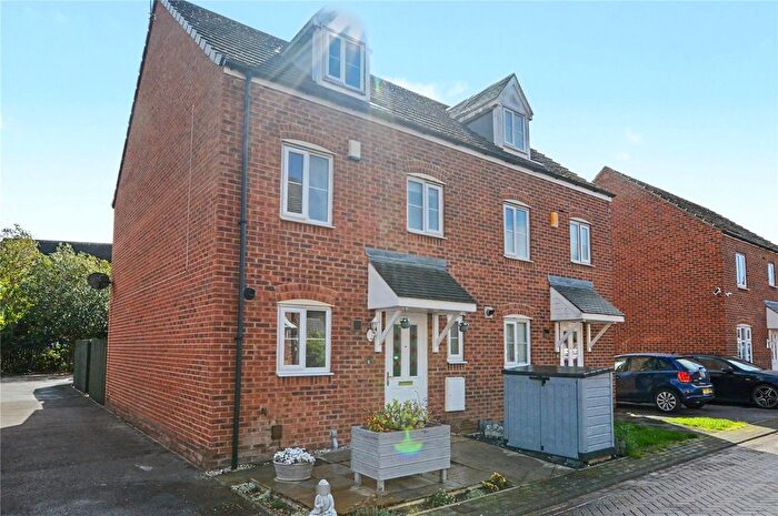 3 Bedroom Semi-detached House For Sale In Hyde Way, Thorpe, Wakefield, Leeds, WF3