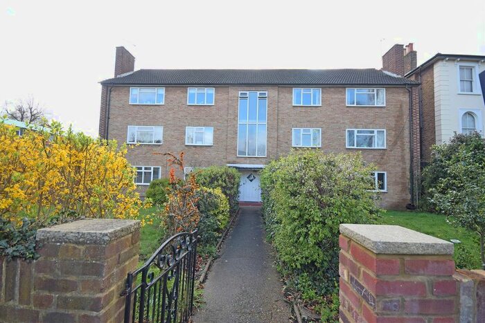 2 Bedroom Flat To Rent In Belmont Road, Twickenham, TW2