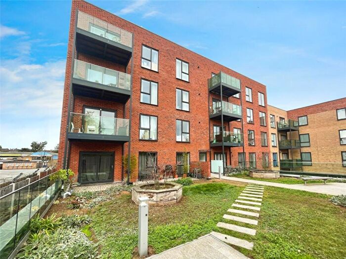 2 Bedroom Apartment For Sale In Fairfax Drive, Westcliff-on-Sea, Essex, SS0