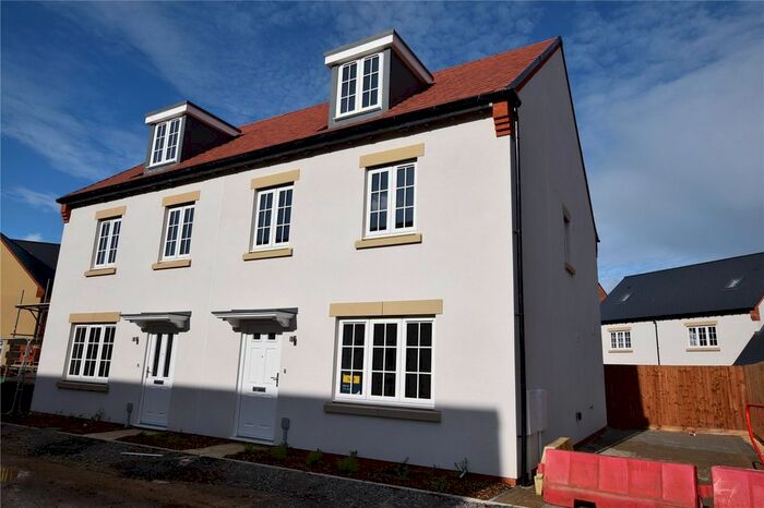 3 Bedroom Semi-Detached House To Rent In Taunton Road, Bicester, Oxfordshire, OX26