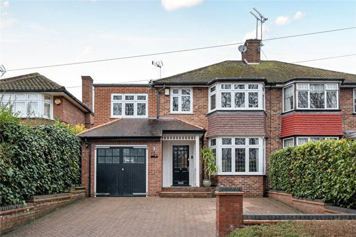 4 Bedroom Semi Detached House For Sale In Lonsdale Drive, Enfield, EN2