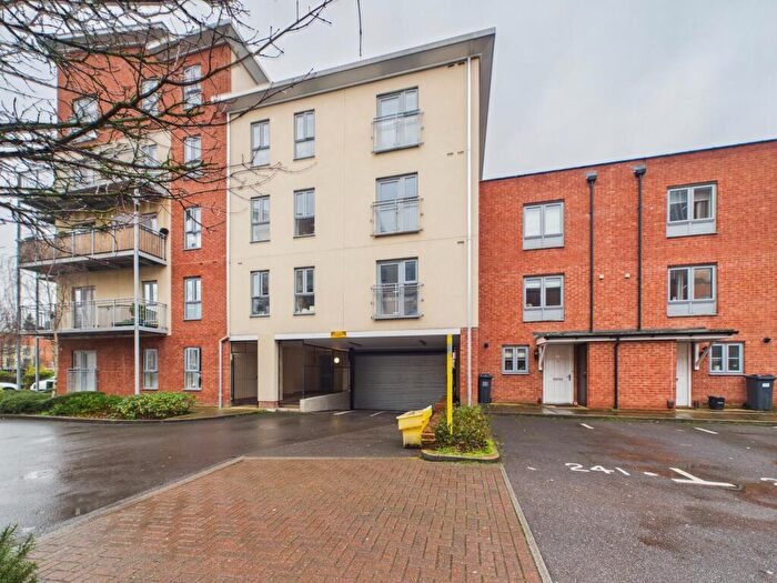 2 Bedroom Flat For Sale In Evesham House, Battle Square, Reading, Reading, RG30