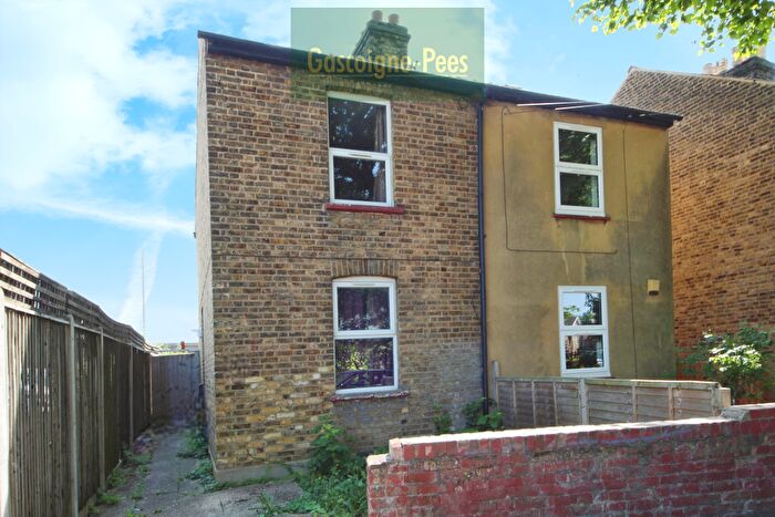 2 Bedroom House To Rent In Dickerage Lane, KT3