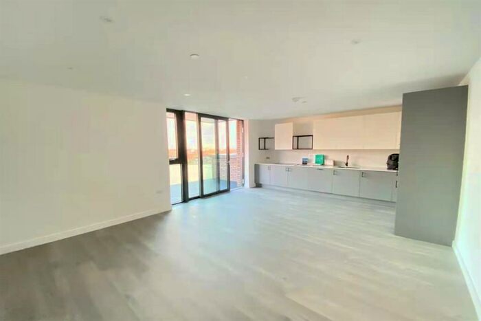2 Bedroom Apartment To Rent In Willowbrook House, N4