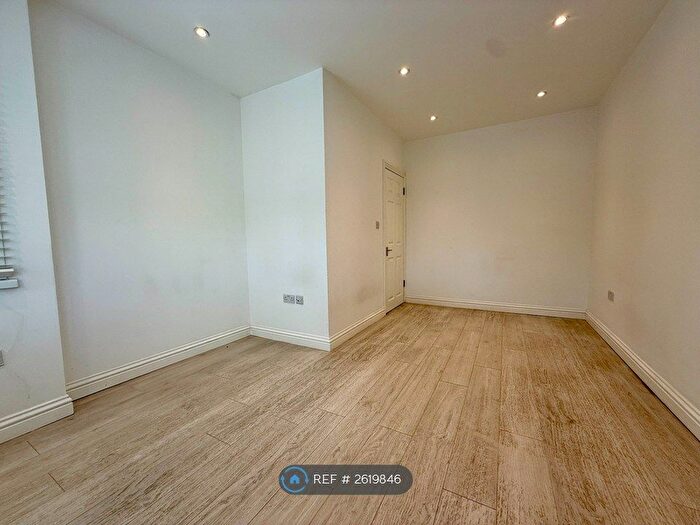 1 Bedroom Flat To Rent In Watford Way, London, NW4