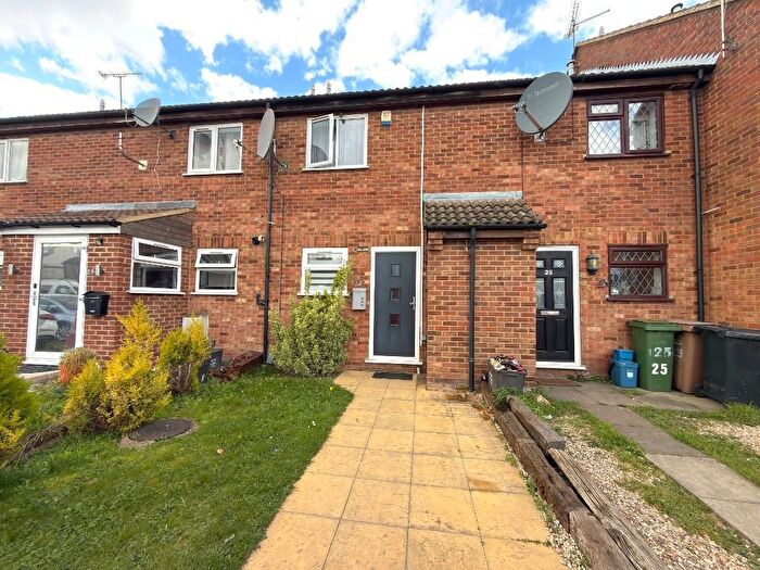 2 Bedroom Terraced House For Sale In Chiltern Gardens, Leagrave, Luton, Bedfordshire, LU4