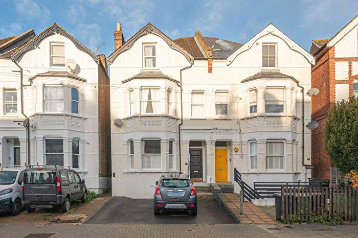 2 Bedroom Flat To Rent In Gleneagle Road, Streatham, London, SW16
