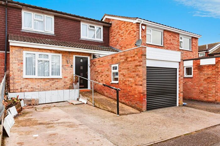 3 Bedroom Terraced House For Sale In Champion Close, Leicester, LE5