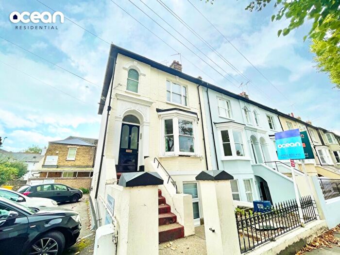 1 Bedroom Flat For Sale In Cambridge Road, Southend-On-Sea, Essex, SS1