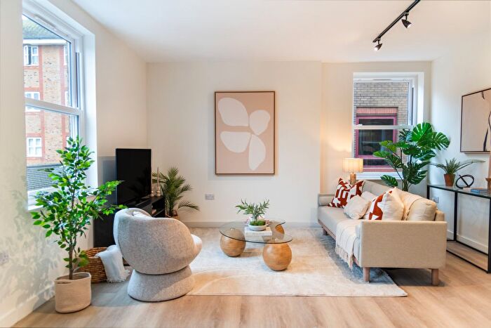 1 Bedroom Flat To Rent In Gladbeck Way, Enfield, EN2