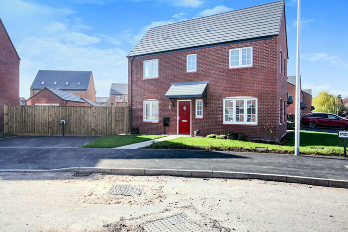 3 Bedroom Detached House To Rent In Midsummer Road, Nuneaton, Warwickshire, CV11