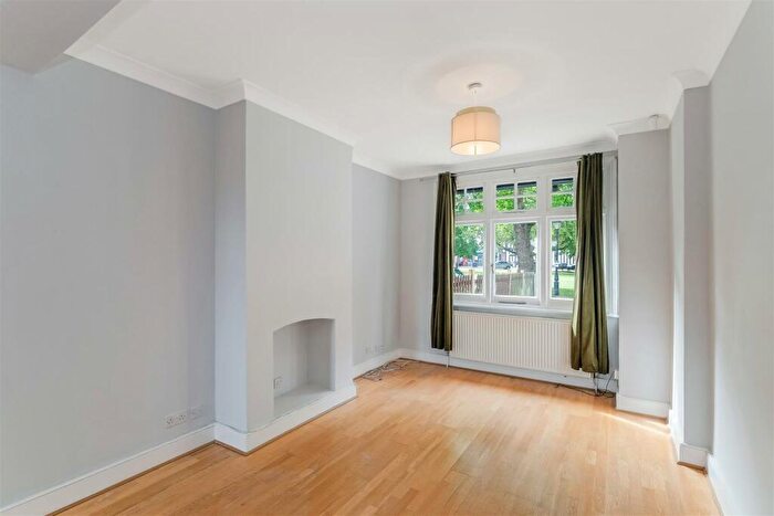 3 Bedroom Terraced House For Sale In The Green, North Chingford, E4