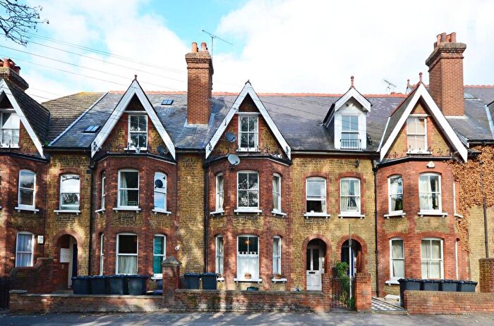 2 Bedroom Flat To Rent In York Road, Guildford, GU1