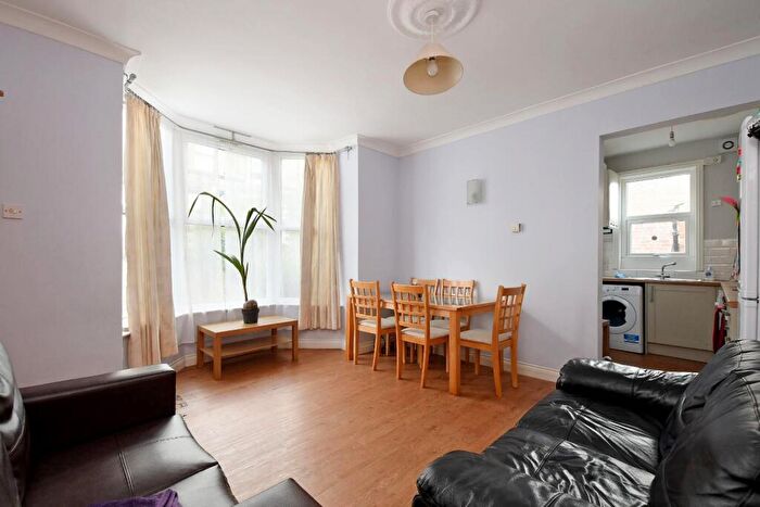 4 Bedroom House To Rent In Beehive Road, Crookesmoor, S10