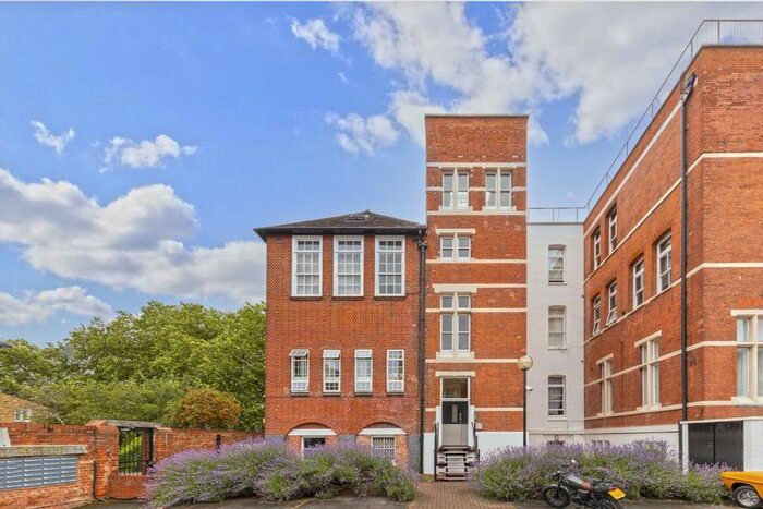 Studio To Rent In Old Kent Road, London, SE1