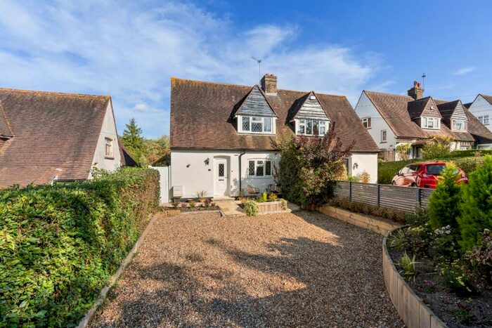 3 Bedroom Semi-Detached House For Sale In Bower Lane, Eynsford, DA4