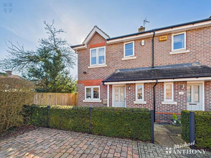 3 Bedroom Semi Detached House For Sale In Jannetta Close, Aylesbury, HP20