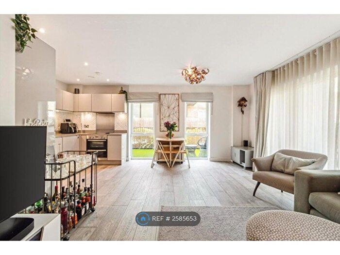 2 Bedroom Flat To Rent In Broadhead Apartments, London, E3