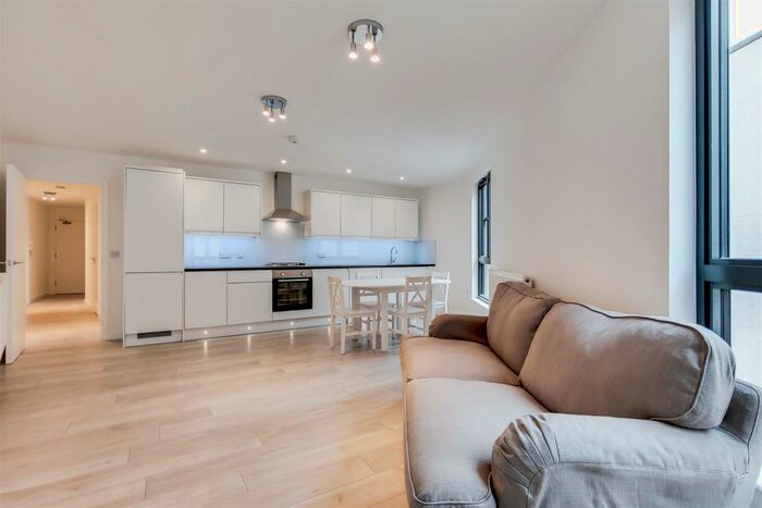 2 Bedroom Flat To Rent In Clarence Street, Kingston Upon Thames, KT1