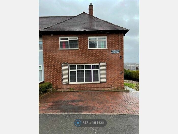 4 Bedroom Semi-Detached House To Rent In Sillitoe Place, Stoke-On-Trent, ST4
