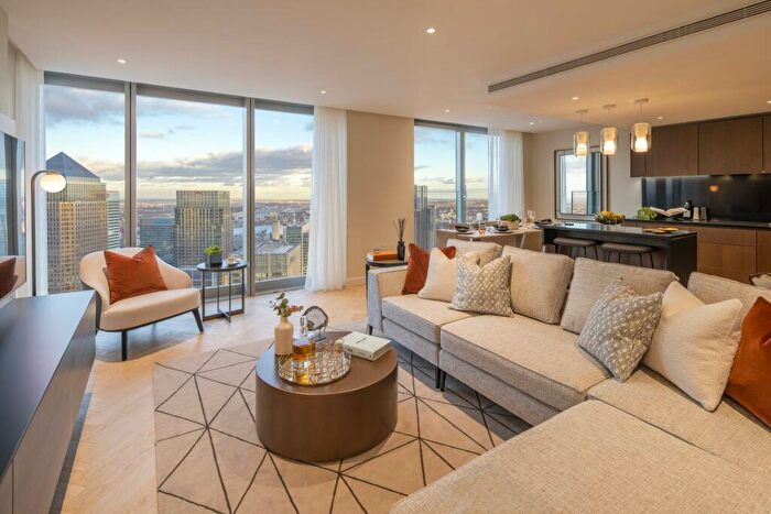 3 Bedroom Apartment For Sale In Landmark Pinnacle, Marsh Wall, Canary Wharf, E14