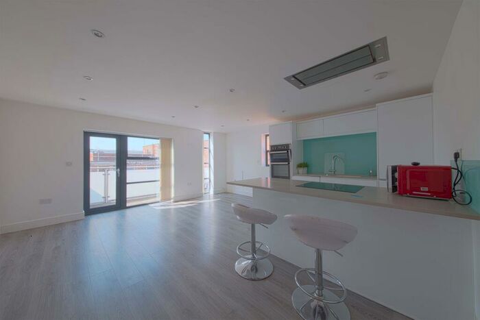 2 Bedroom Flat To Rent In Nicholsons Lane, Maidenhead, SL6