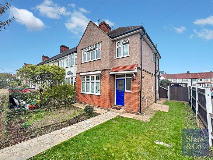 3 Bedroom End Terrace House For Sale In Priory Road, Hounslow, TW3