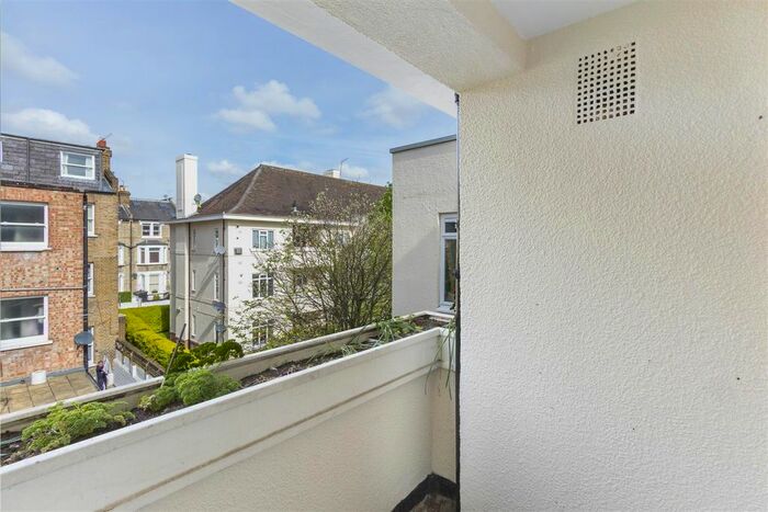 3 Bedroom Flat To Rent In Westville Road, London, W12