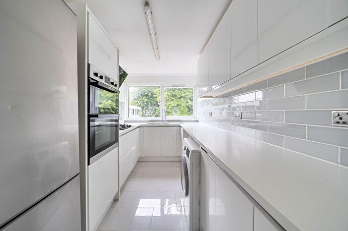 2 Bedroom Flat For Sale In Cameron Close, Warley, CM14