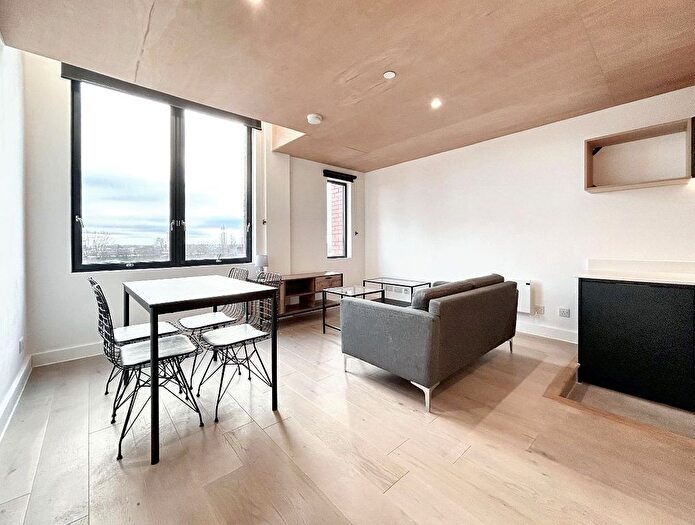 2 Bedroom Flat To Rent In Sky Gardens, Spinners Way, M15