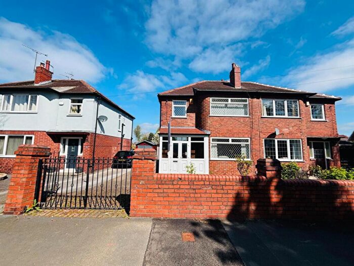 3 Bedroom Semi Detached House For Sale In Sandway, Leeds, LS15