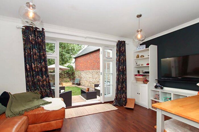2 Bedroom Cottage For Sale In Park Road, Tring, HP23