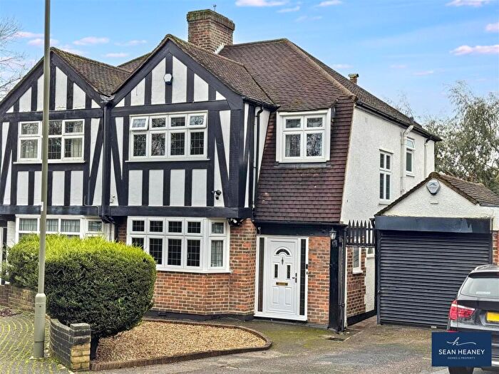 4 Bedroom Semi Detached House For Sale In Great North Road, New Barnet, Barnet, EN5